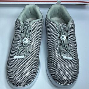 NWOT Propet sz 6.5 W (d) Travelfit Prestige Walking Shoe.  Silver/Black
